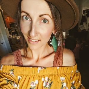 Meet your Posher, Lea